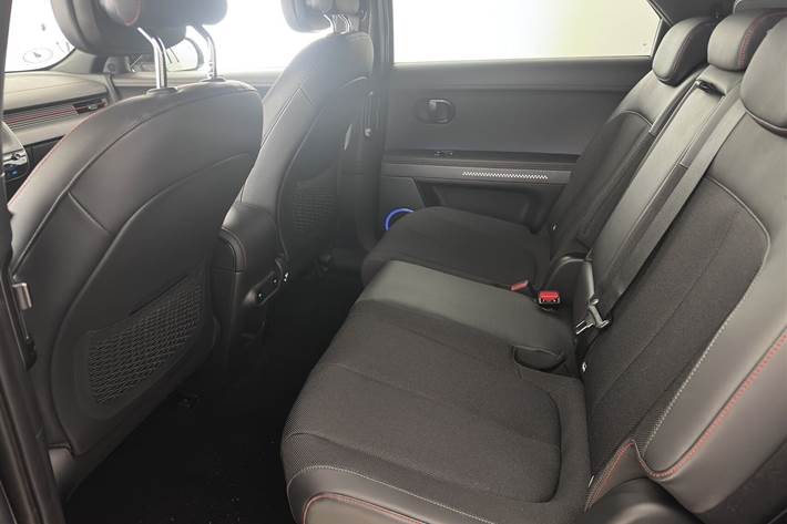 Grå Hyundai Ioniq 5 fra 2026