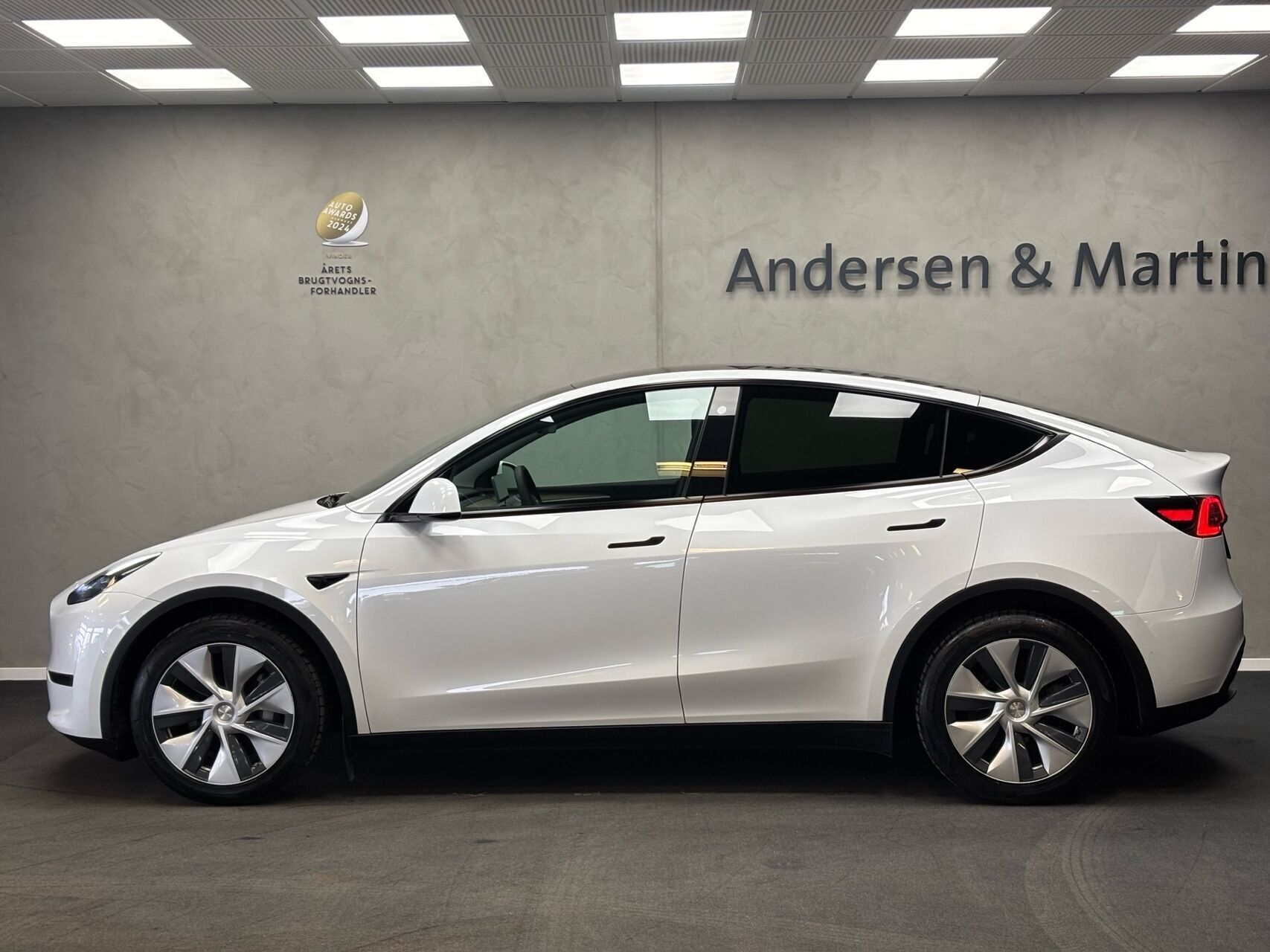 Tesla Model Y EL Long Range AWD 514HK 5d Aut.