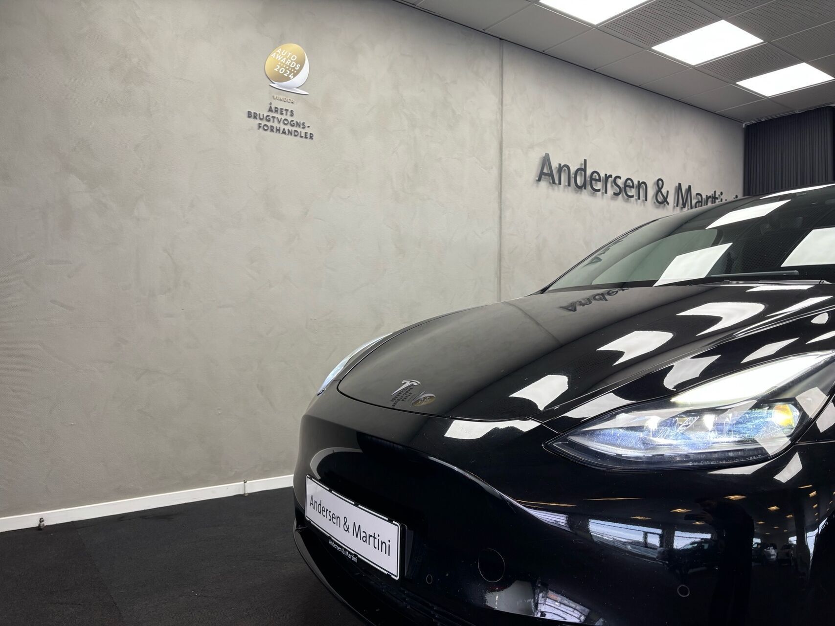 Tesla Model Y EL Long Range AWD 514HK 5d Aut.