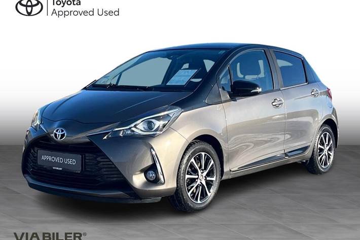 Bronze Toyota Yaris fra 2020 set udefra