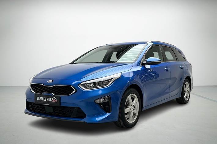 Blå Kia Ceed fra 2018 set udefra
