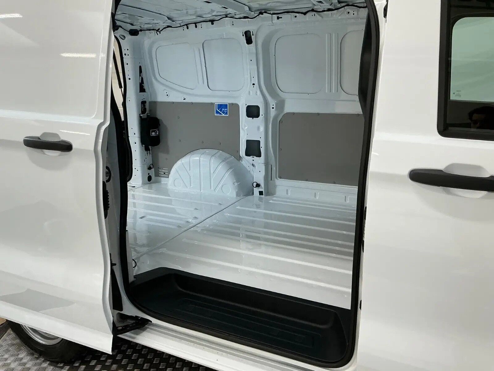 Hvid VW e-Transporter fra 2026