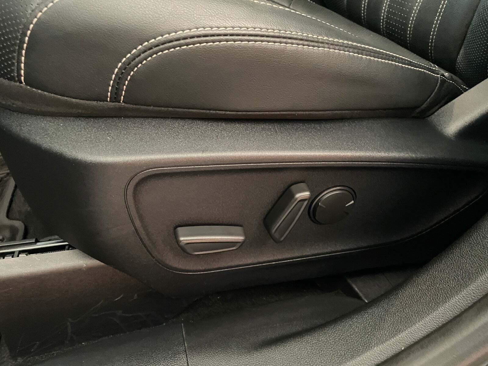 Grå Ford Kuga fra 2020