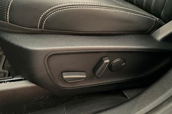 Grå Ford Kuga fra 2020