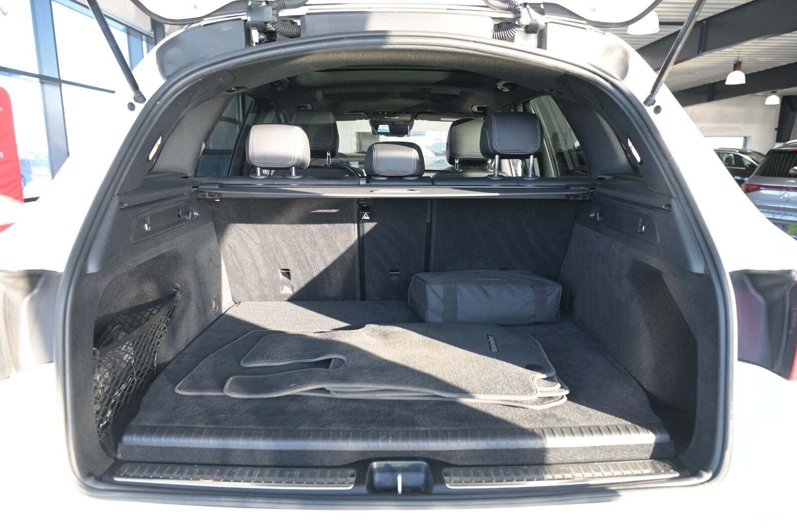 Hvid Mercedes GLC300 de fra 2022