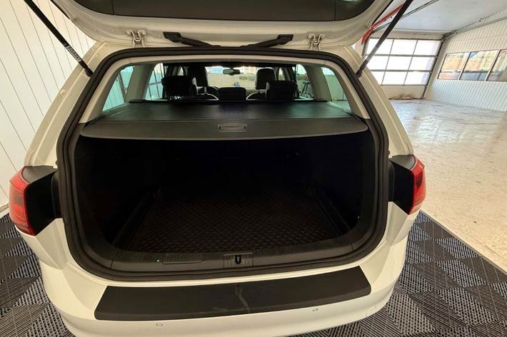 Hvid VW Golf VII fra 2015