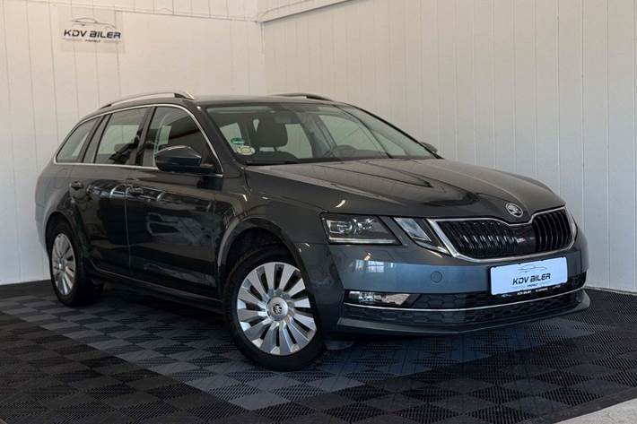Grå Skoda Octavia fra 2019 set udefra