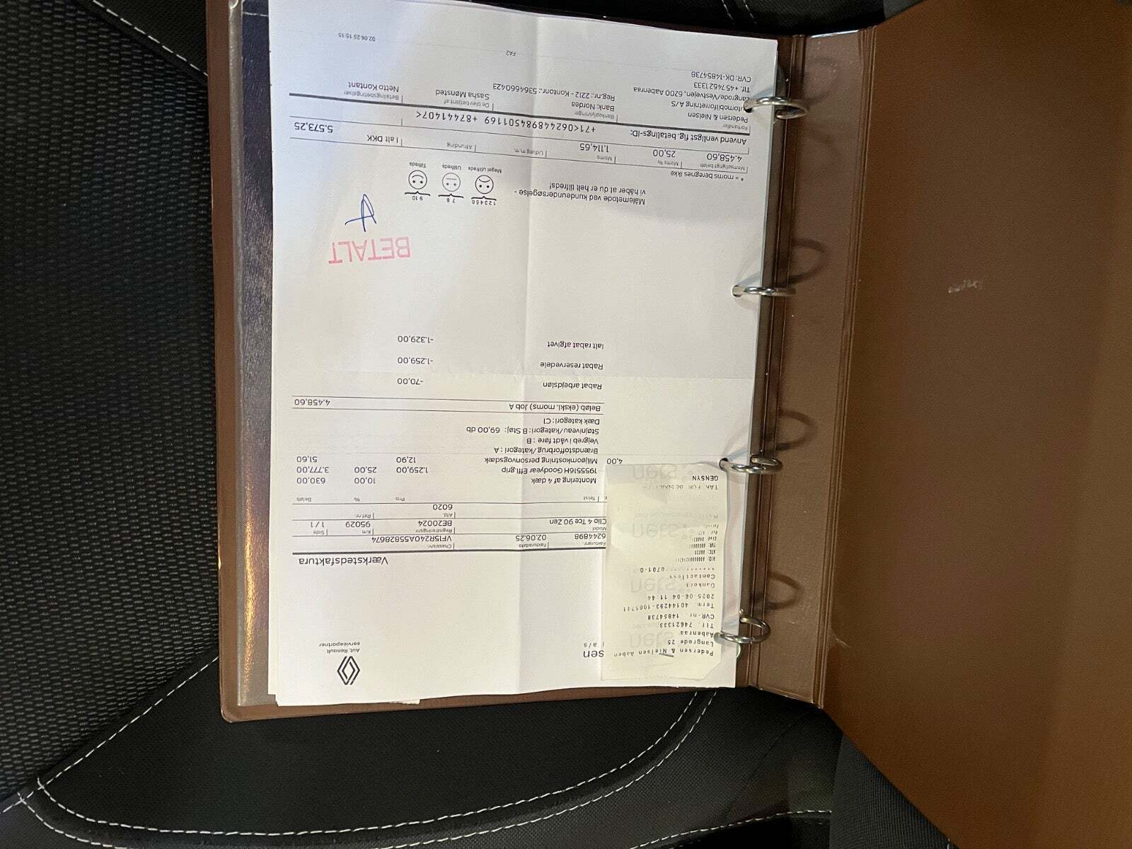 Rød Renault Clio IV fra 2017