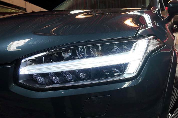 Blå Volvo XC90 fra 2023