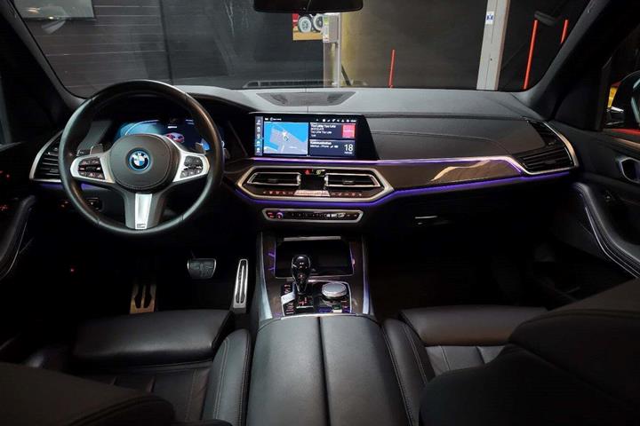 Sort BMW X5 fra 2022