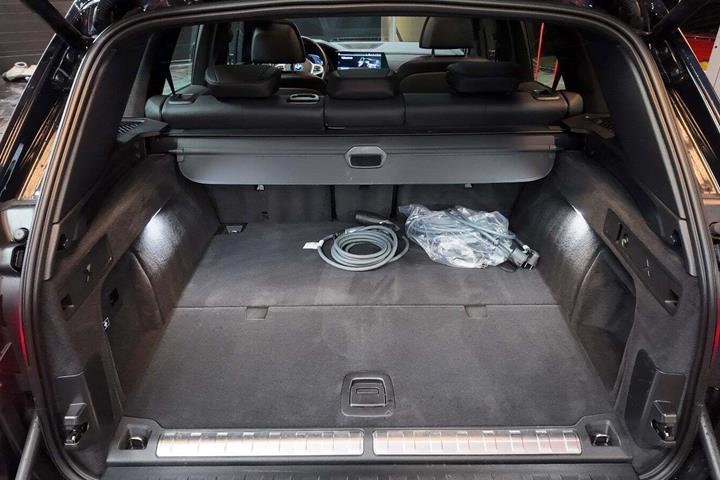 Sort BMW X5 fra 2022