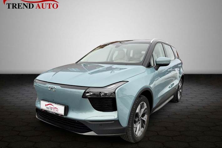 Blå Aiways U5 fra 2021 set udefra