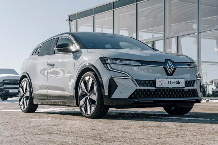 Grå Renault Megane E-Tech fra 2022 set udefra