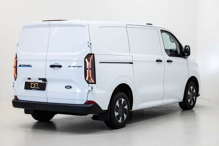 Hvid Ford E-Transit Custom 320S fra 2026