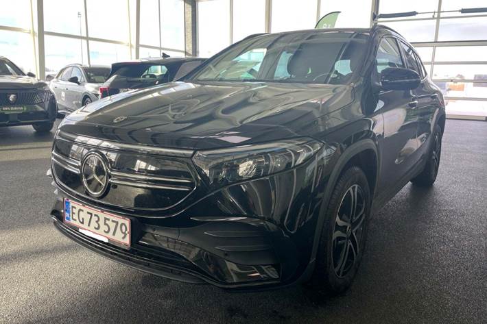Sort Mercedes EQA250+ fra 2023 set udefra