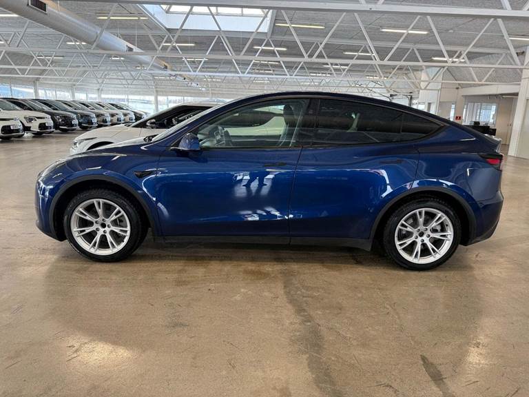 Tesla Model Y RWD