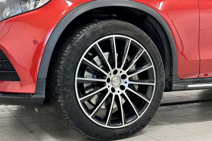 Rød Mercedes GLC250 d fra 2016