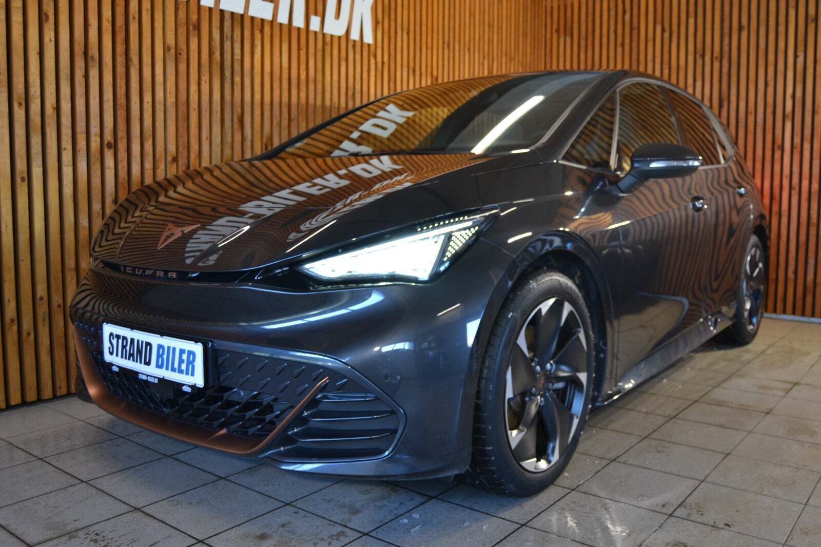 Grå Cupra Born fra 2023