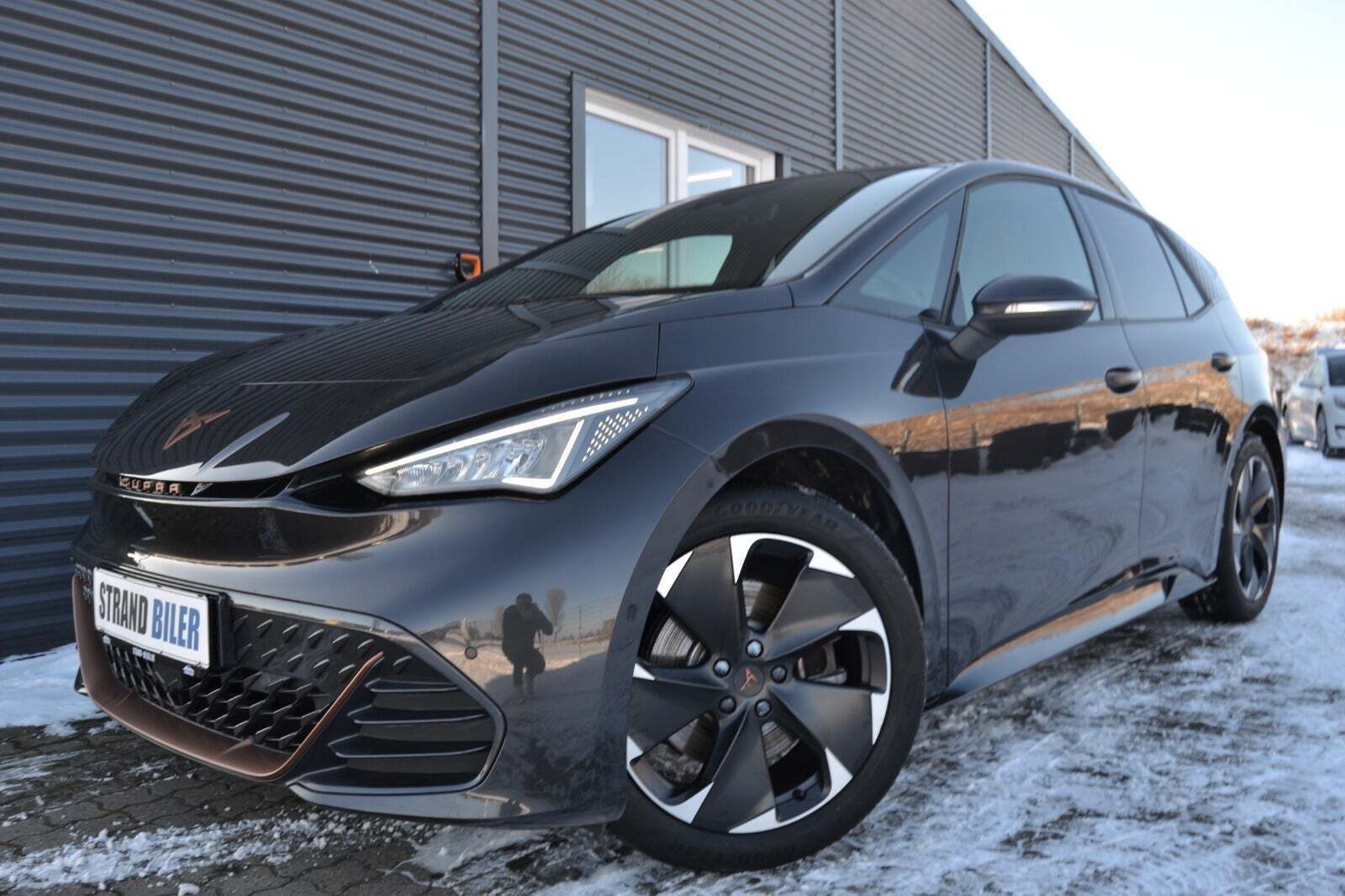 Grå Cupra Born fra 2023
