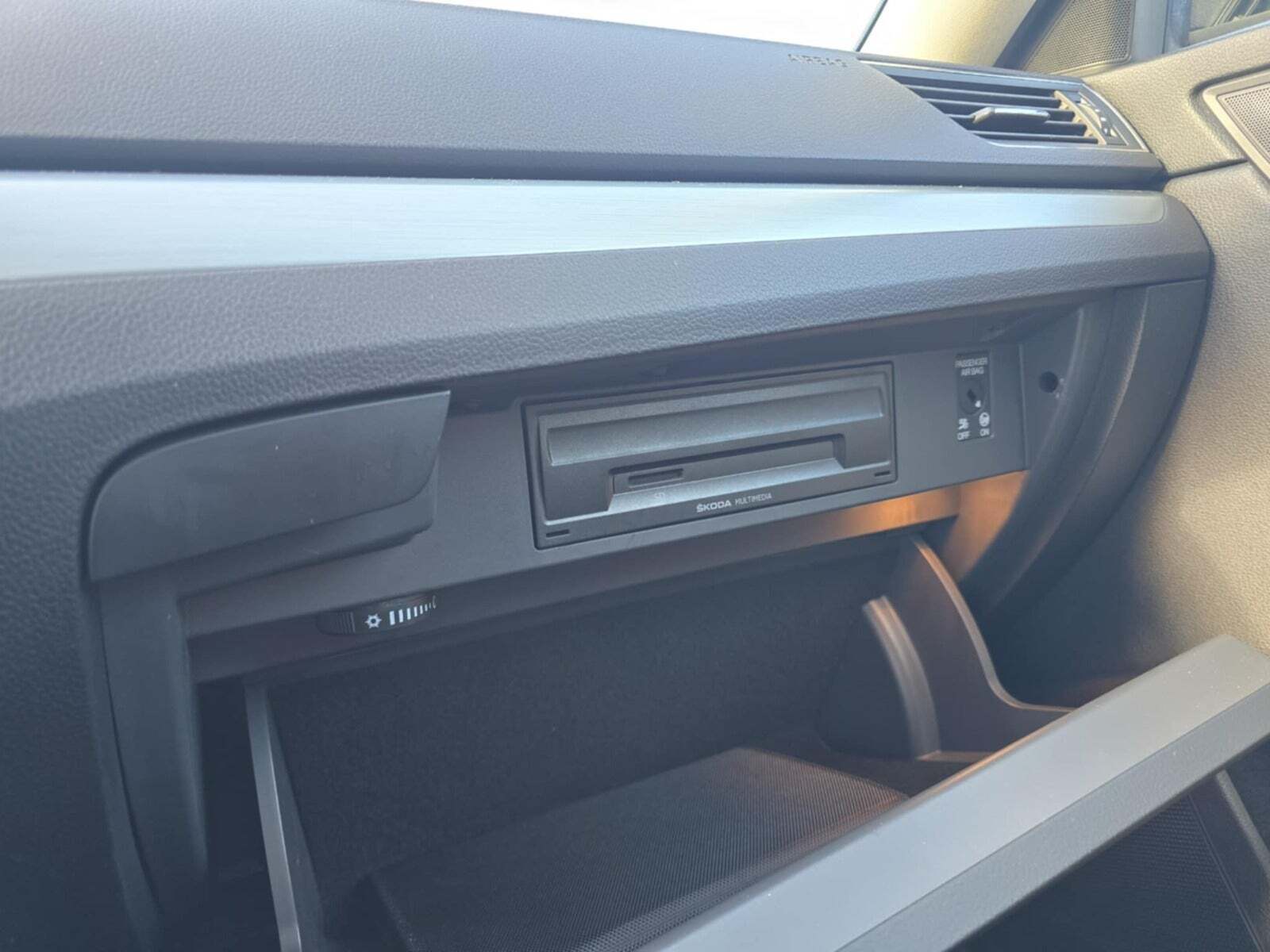 Sort Skoda Superb fra 2018