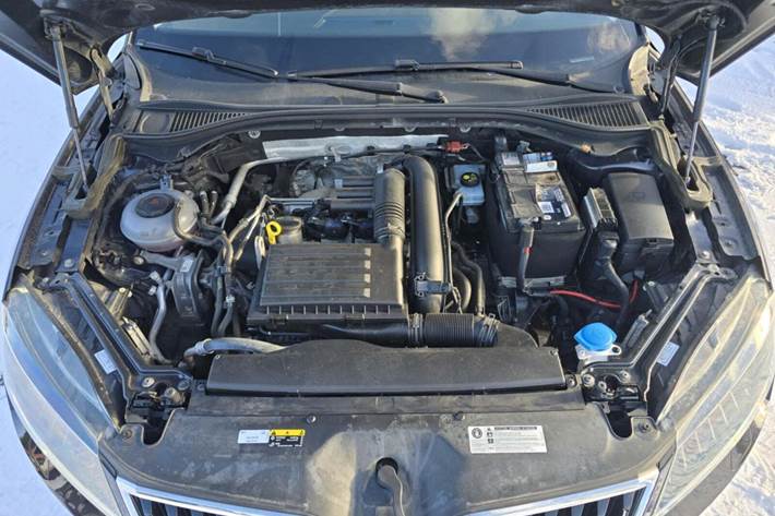 Sort Skoda Superb fra 2018