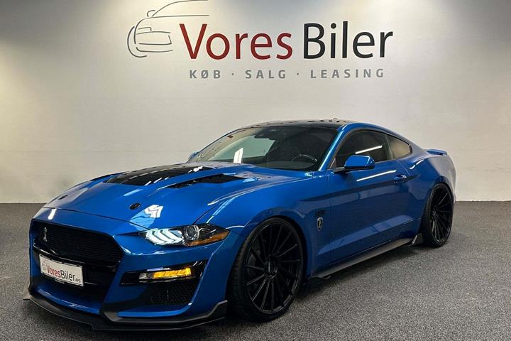 Blå Ford Mustang fra 2021