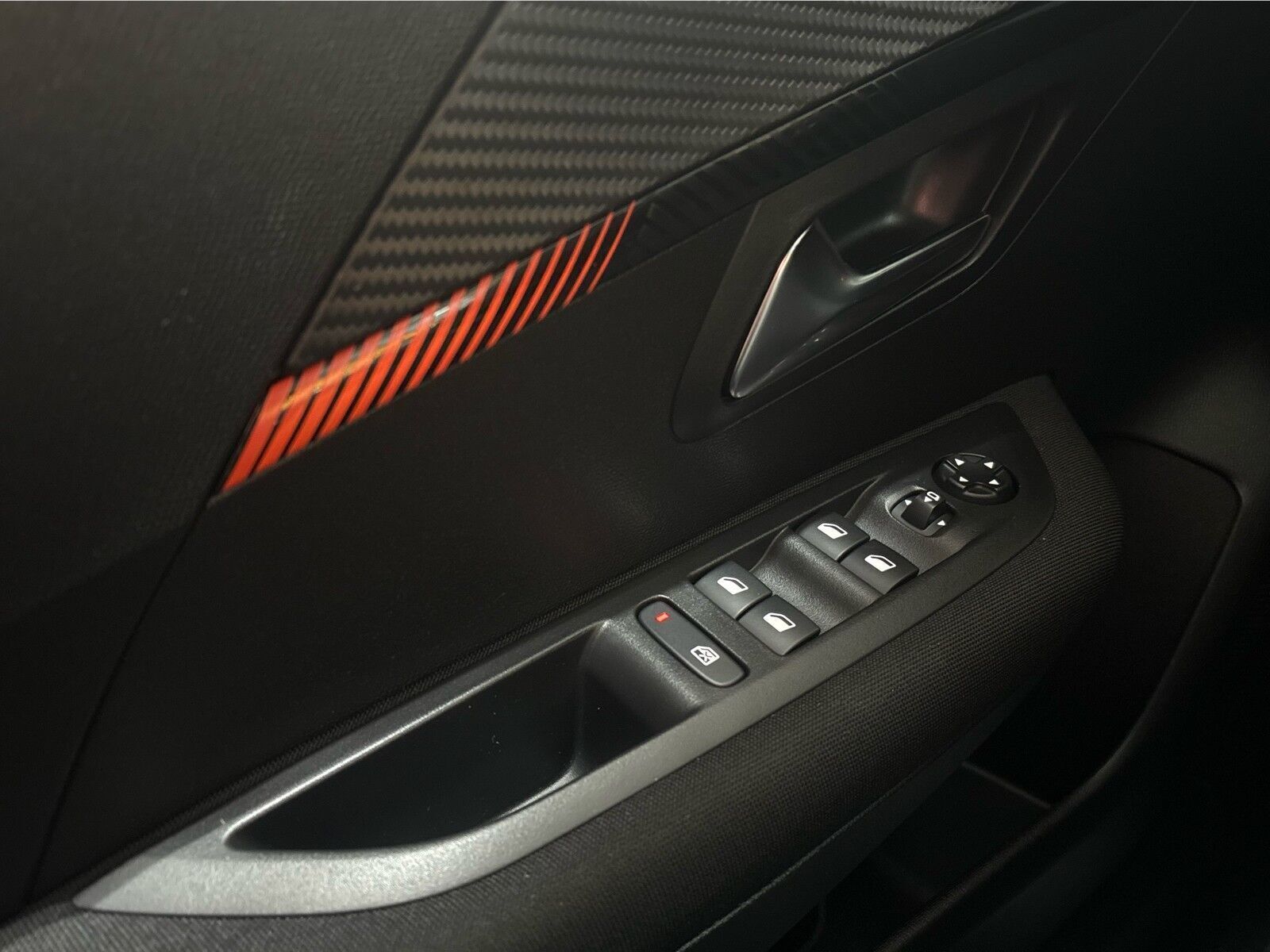 Hvid Peugeot 208 fra 2022