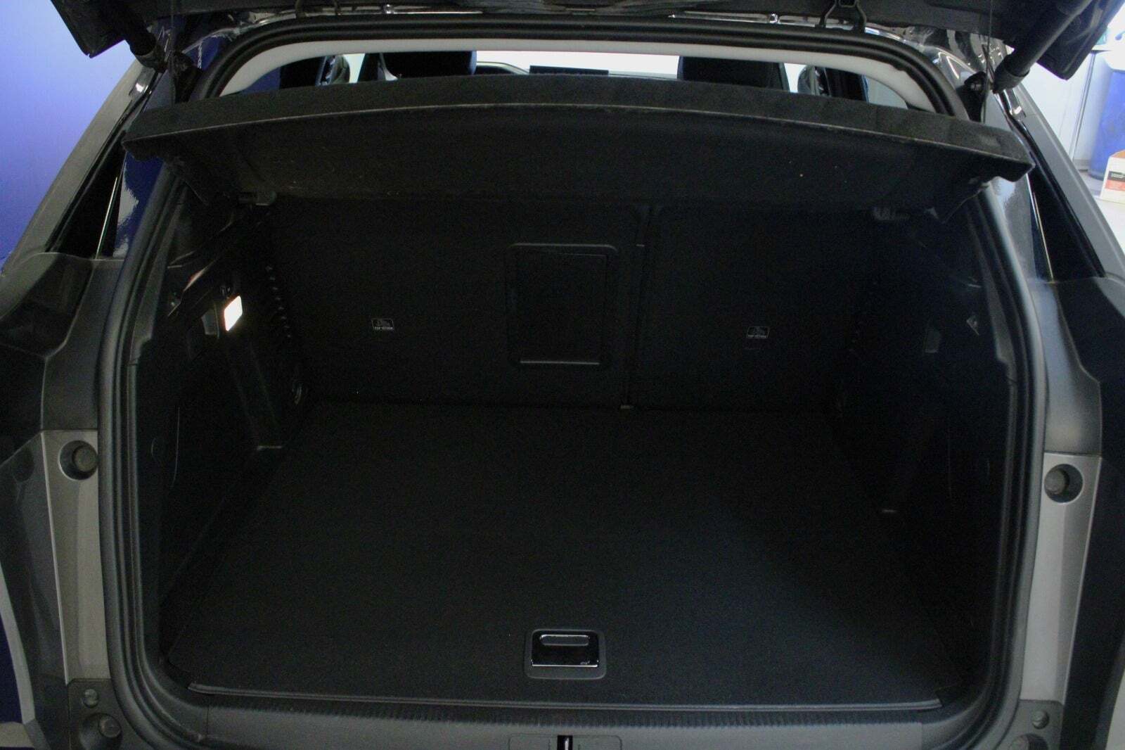 Grå Peugeot 3008 fra 2020