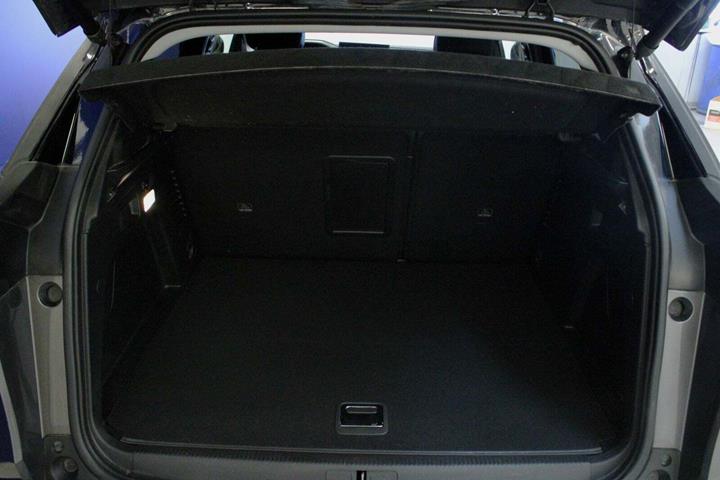 Grå Peugeot 3008 fra 2020