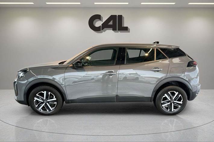 Grå Peugeot 2008 fra 2023