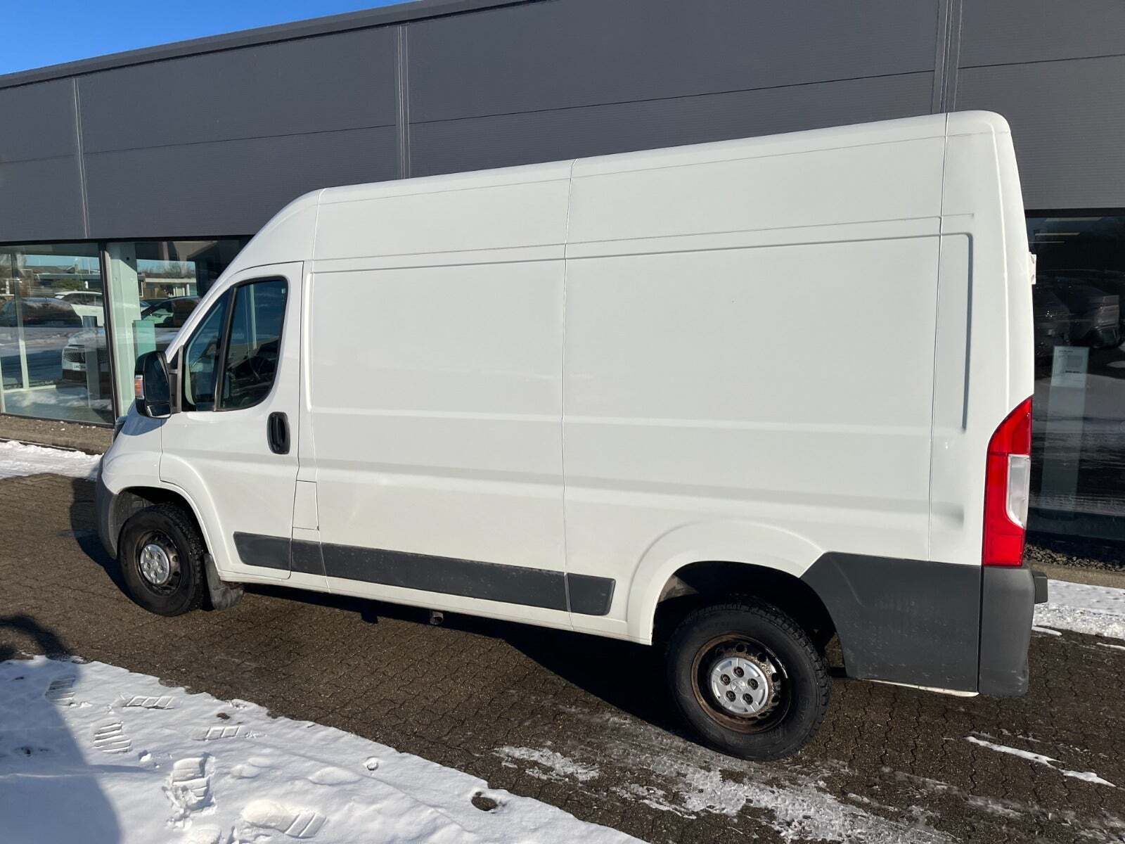 Peugeot Boxer 333 2,0 BlueHDi 130 L2H2 Premium+