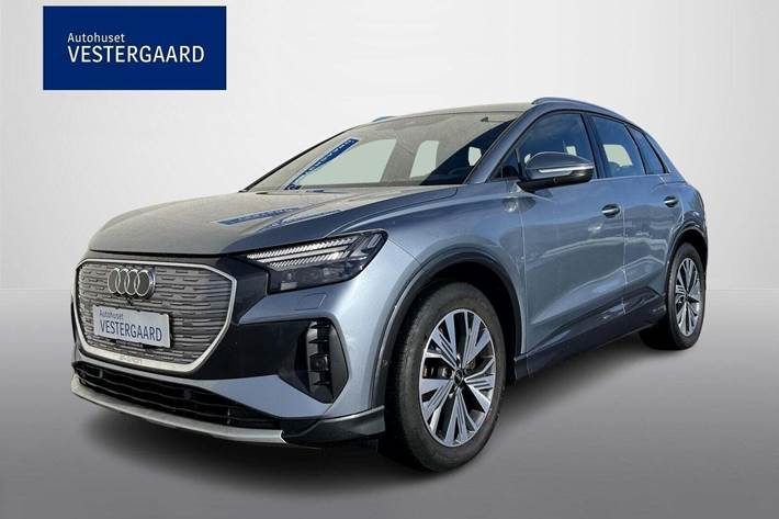 Blå Audi Q4 e-tron fra 2022 set udefra