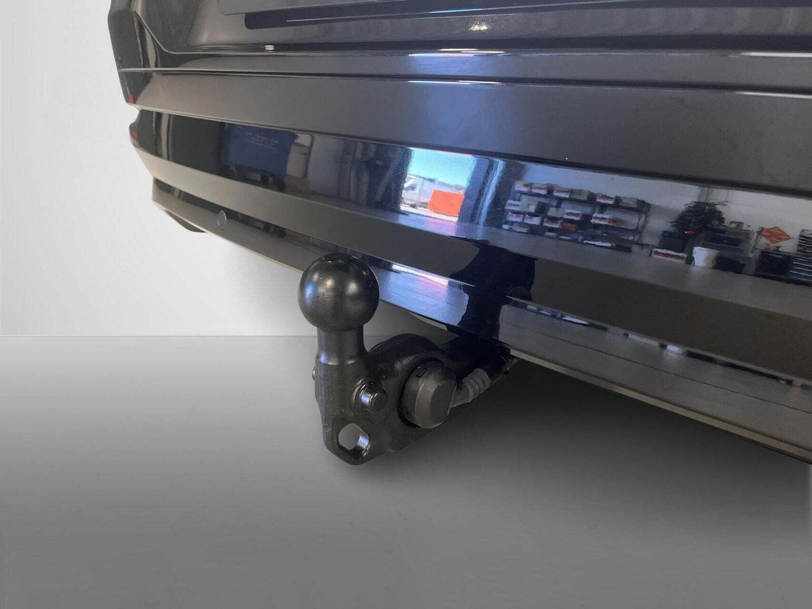 Sort Ford Capri fra 2025