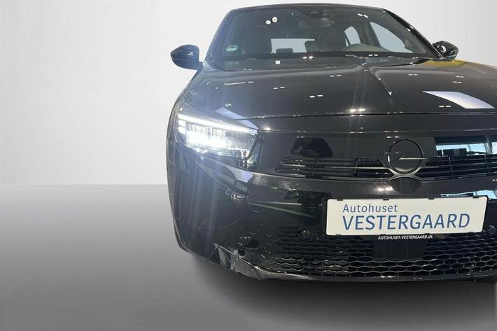 Sort Opel Corsa-e fra 2024