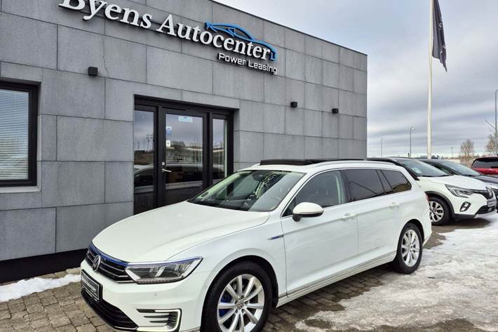 Hvid VW Passat fra 2016