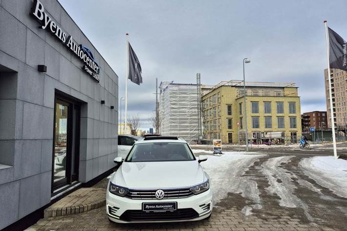 Hvid VW Passat fra 2016