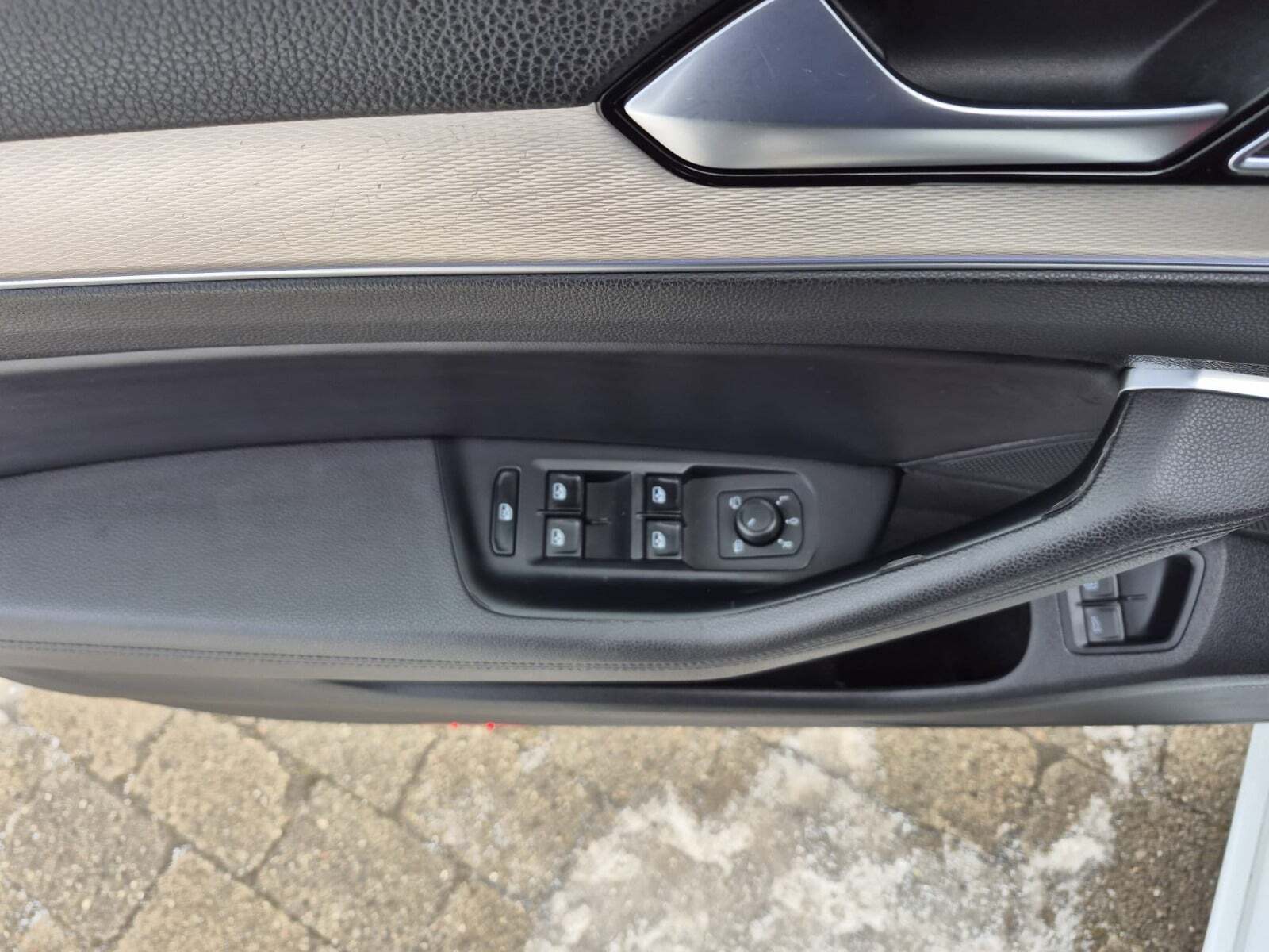 Hvid VW Passat fra 2016