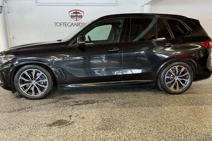 Sort BMW X5 fra 2022