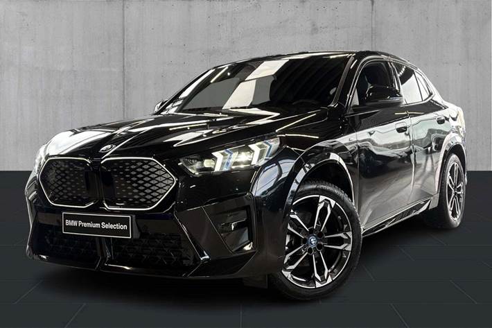 Sort BMW iX2 fra 2025 set udefra