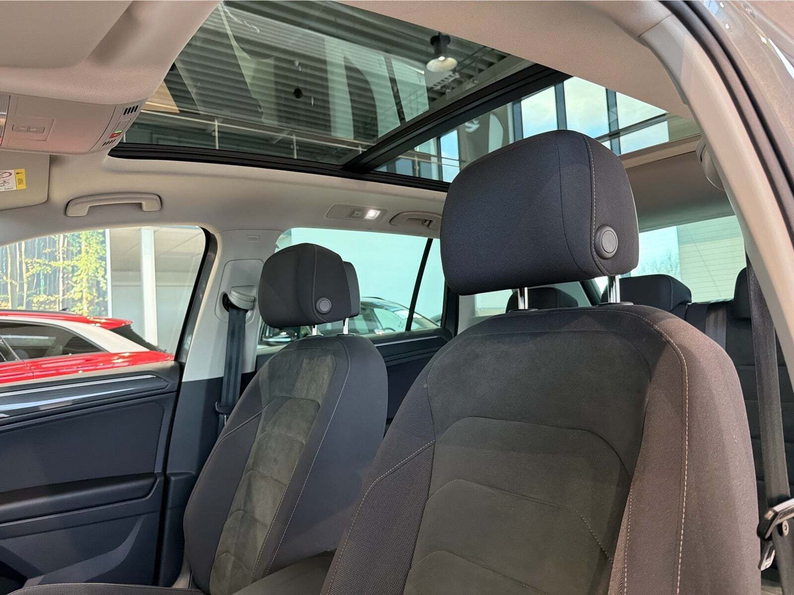 Grå VW Tiguan fra 2020