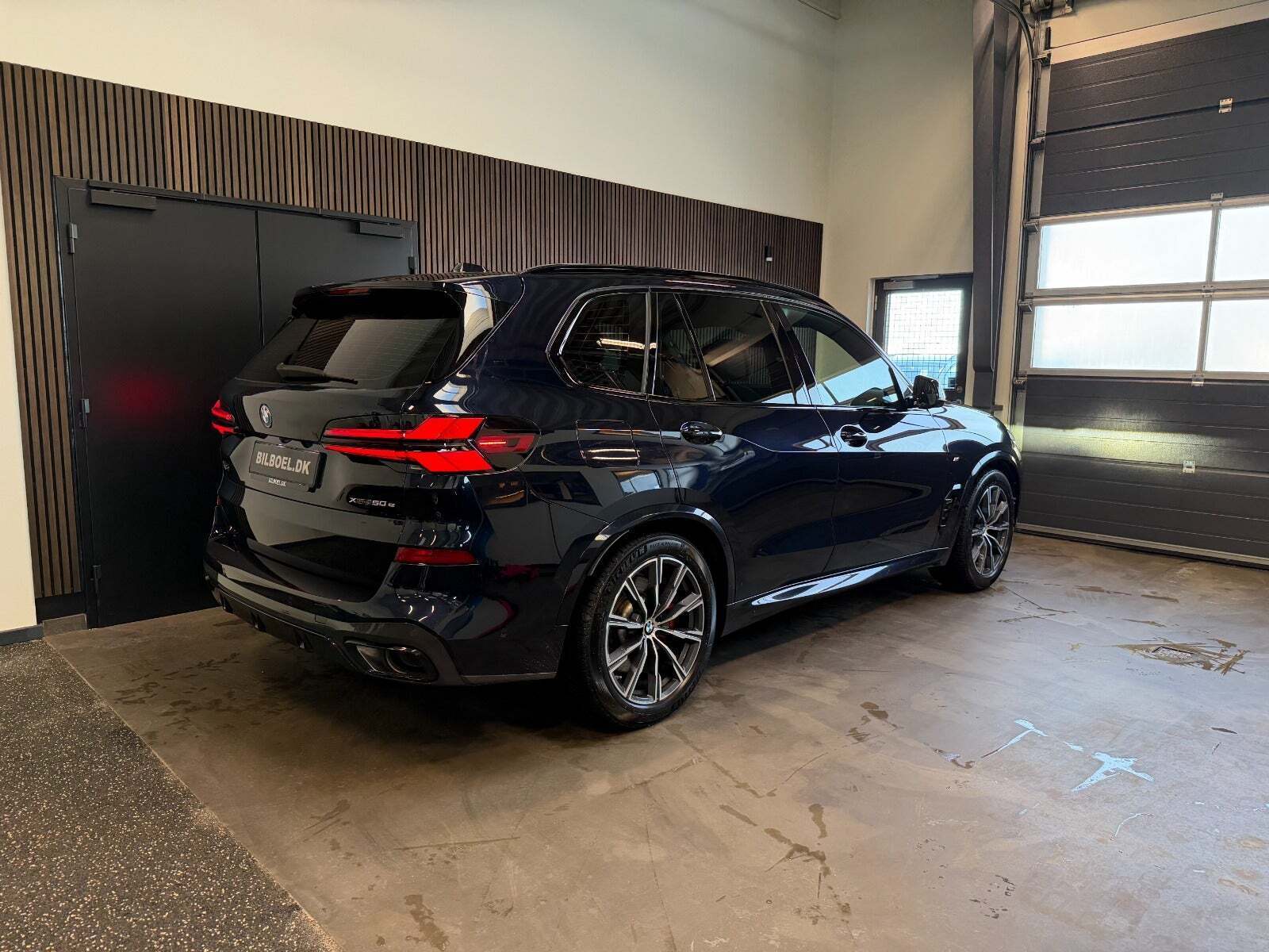 Sort BMW X5 fra 2023