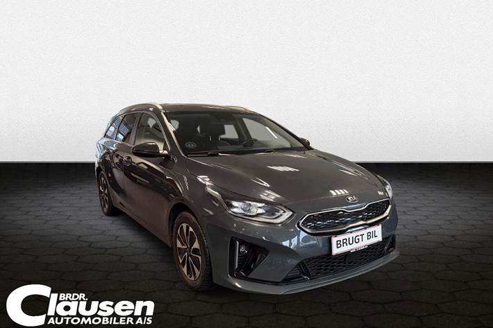 Grå Kia Ceed fra 2021 set udefra