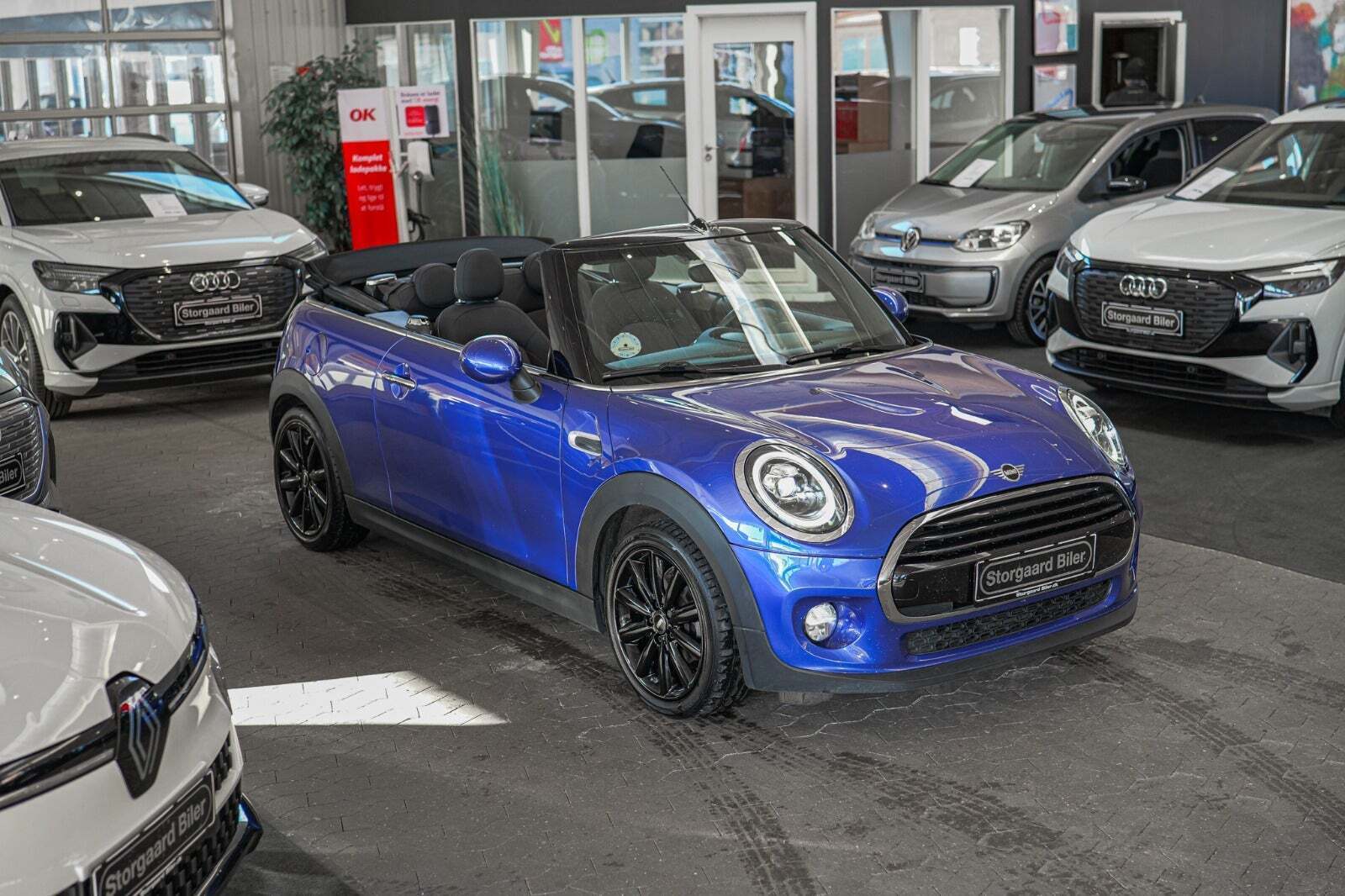 Blå Mini Cooper fra 2019
