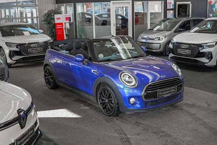 Blå Mini Cooper fra 2019