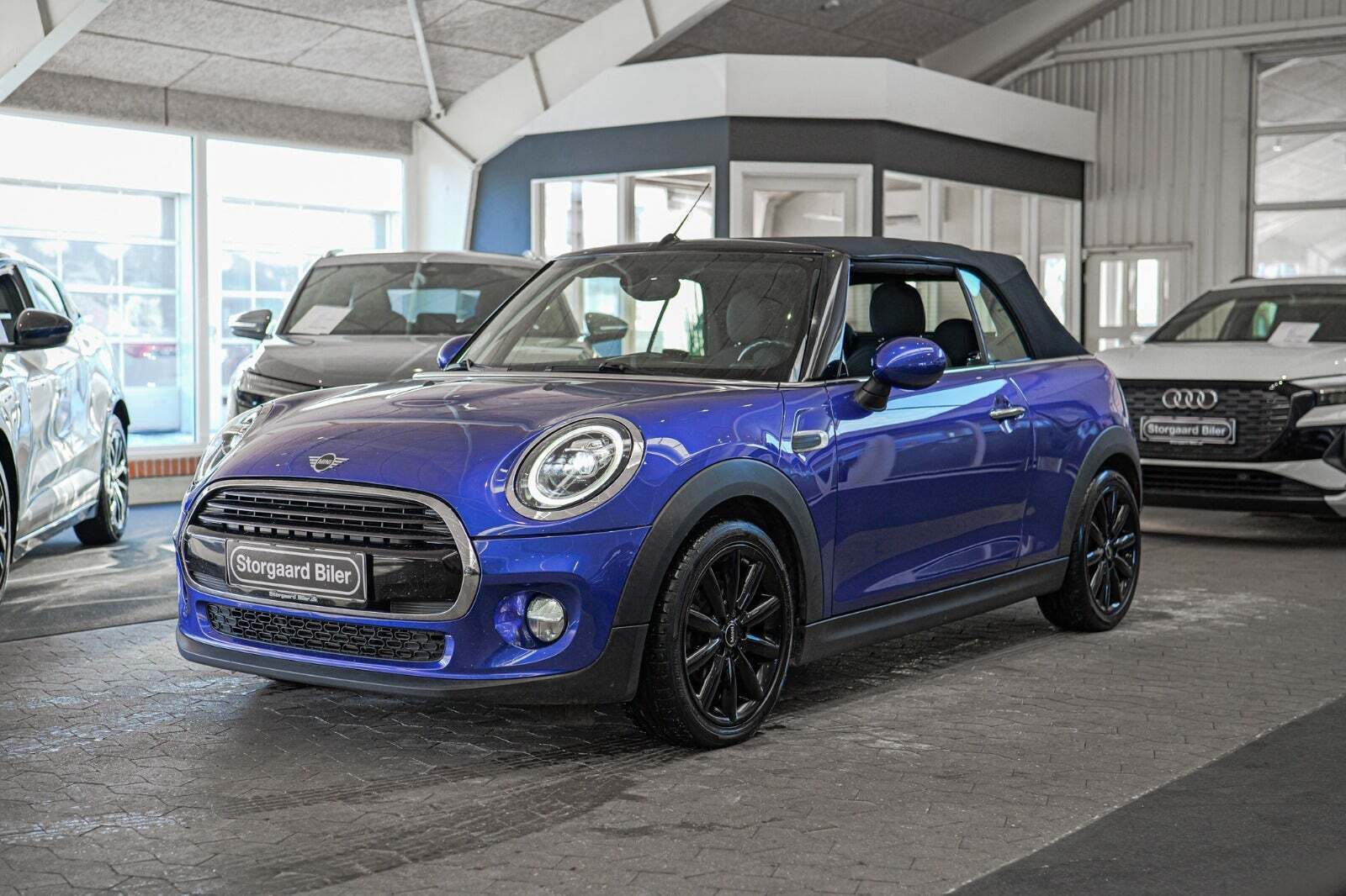 Blå Mini Cooper fra 2019