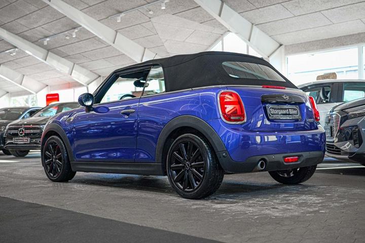 Blå Mini Cooper fra 2019