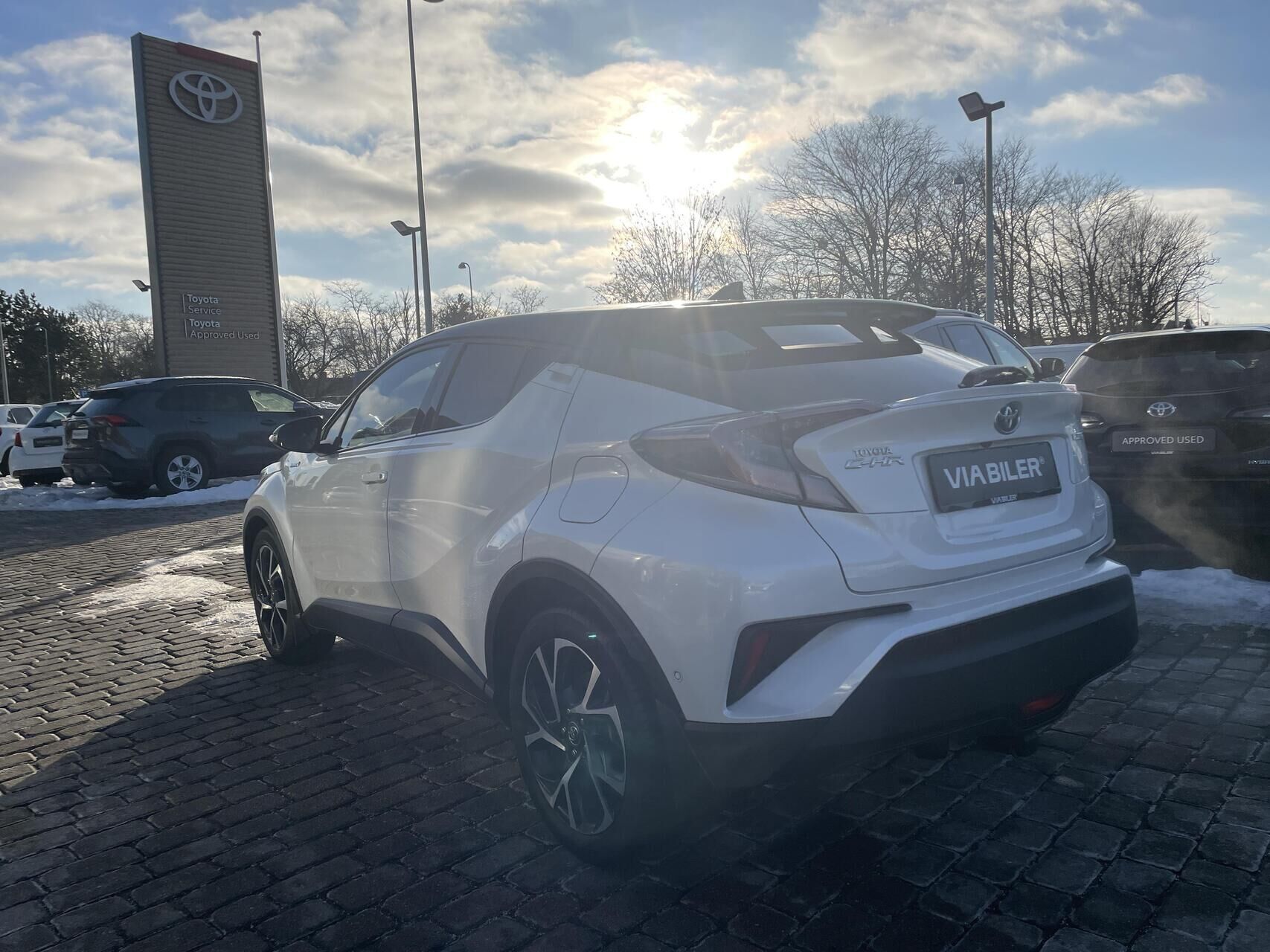 Toyota C-HR 1,8 Hybrid C-LUB Premium Selected Bi-tone Multidrive S 122HK 5d Aut.