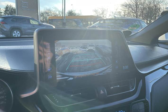 Hvid Toyota C-HR fra 2019