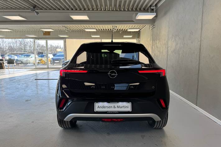 Sort Opel Mokka-e fra 2024