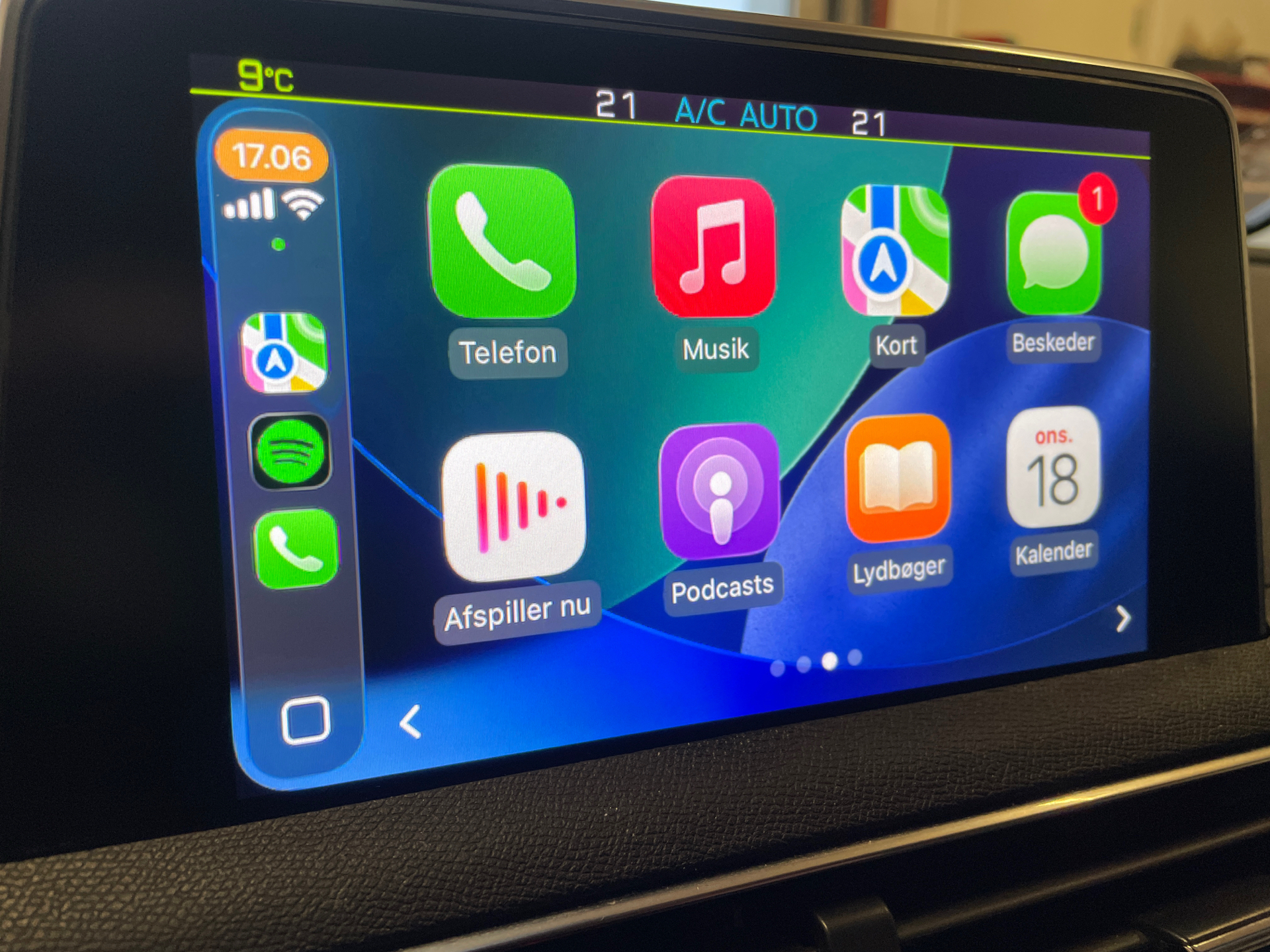 Grå Peugeot 3008 fra 2020